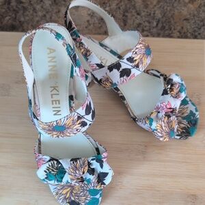 Anne Klein Akbauble iFlex Floral Heels - Multicolor